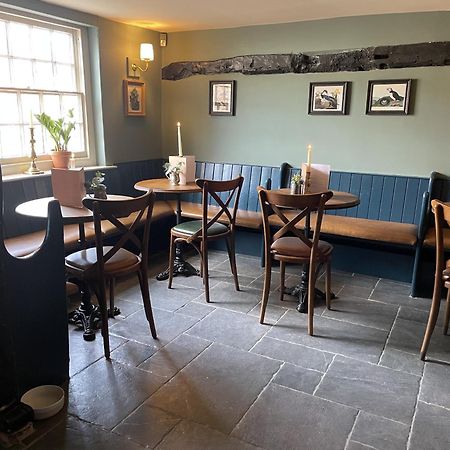The Plume Of Feathers Farnham  Extérieur photo