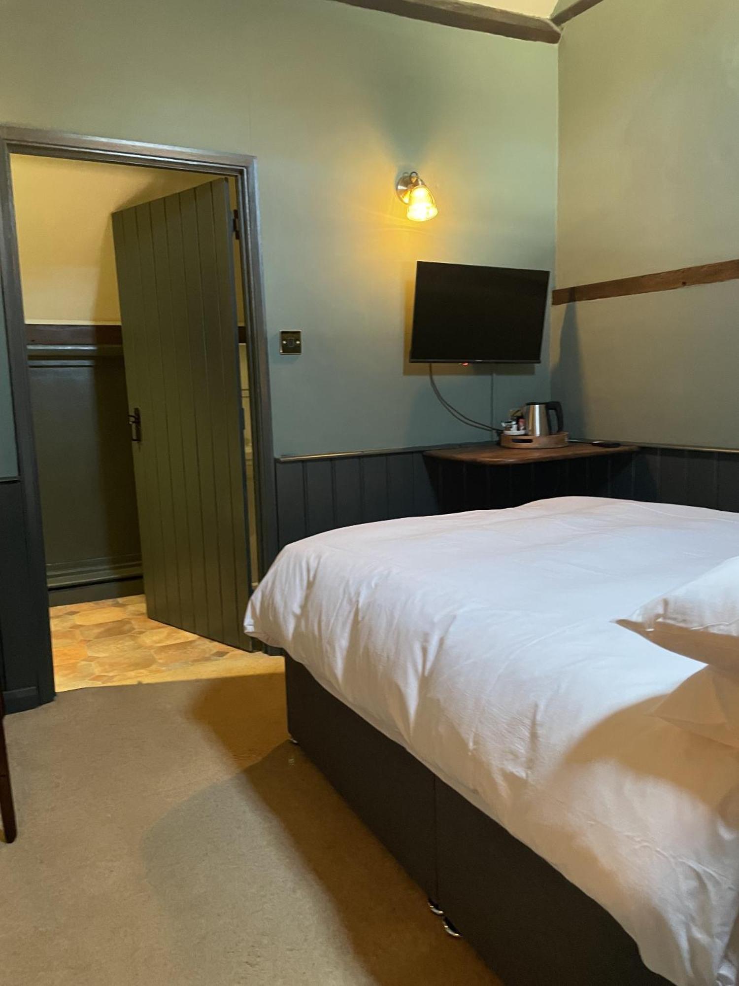 The Plume Of Feathers Farnham  Extérieur photo