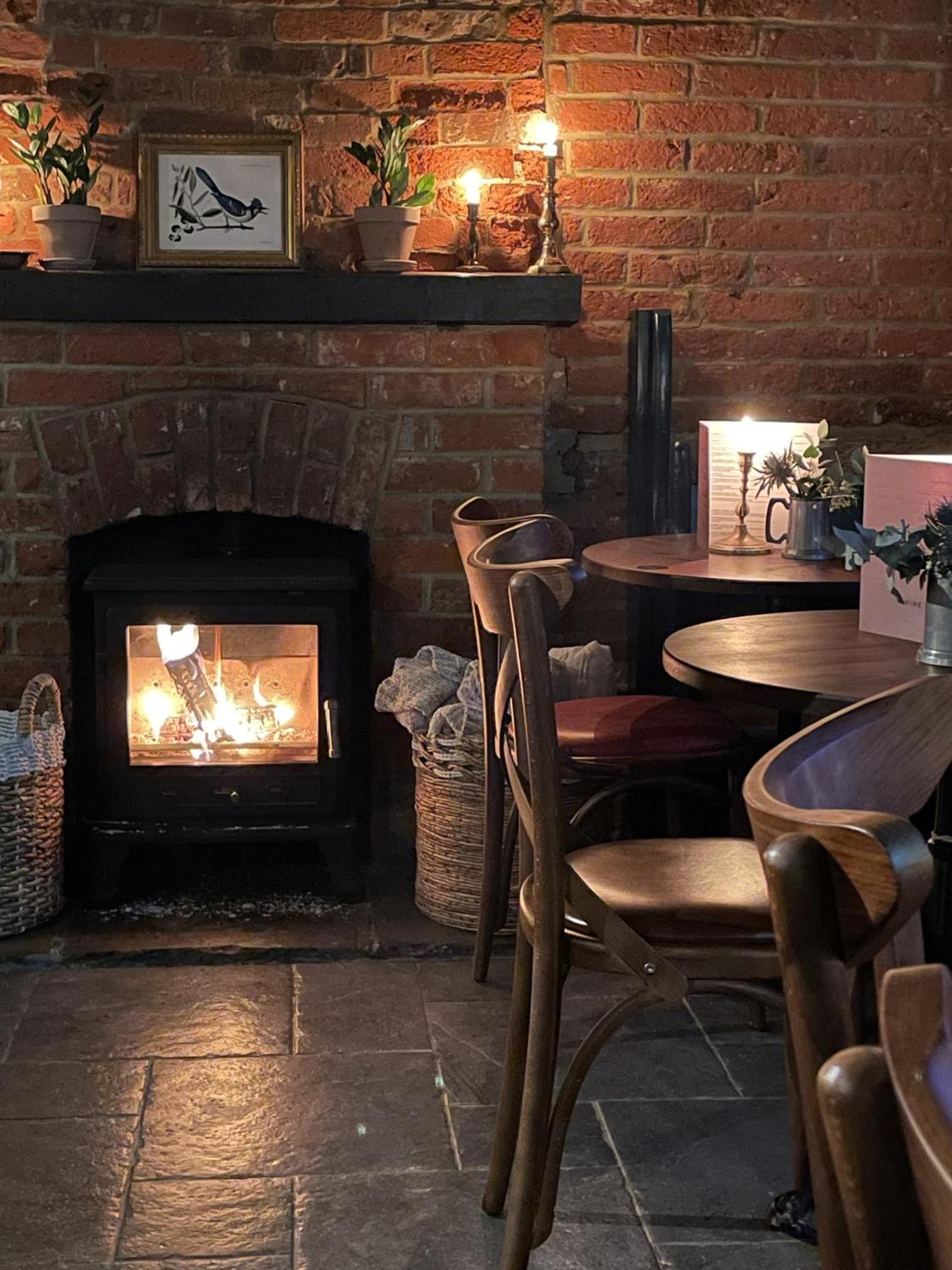 The Plume Of Feathers Farnham  Extérieur photo