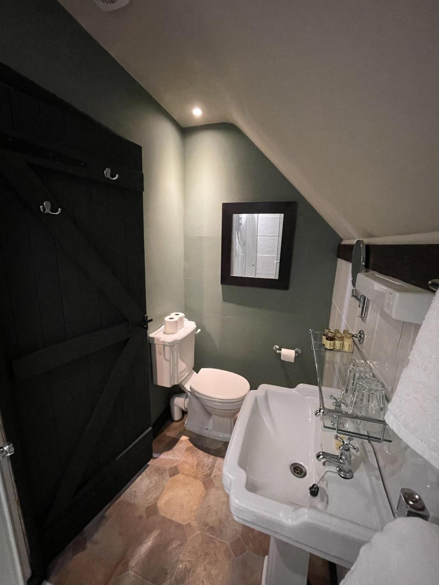 The Plume Of Feathers Farnham  Extérieur photo