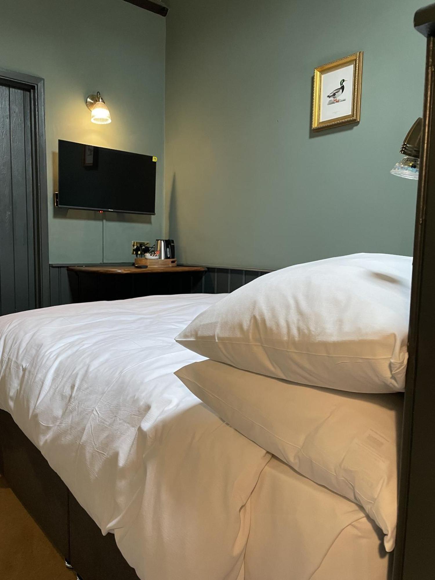 The Plume Of Feathers Farnham  Extérieur photo