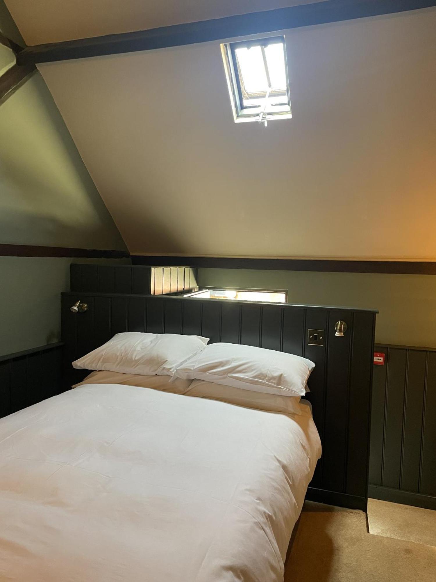 The Plume Of Feathers Farnham  Extérieur photo